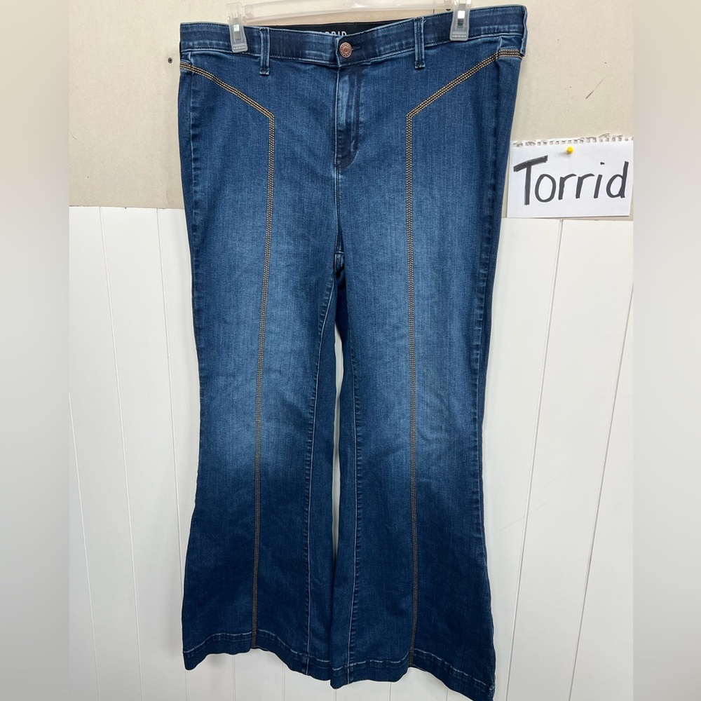 Torrid sky high 20T-a line flare- plus size Blue Jeans.